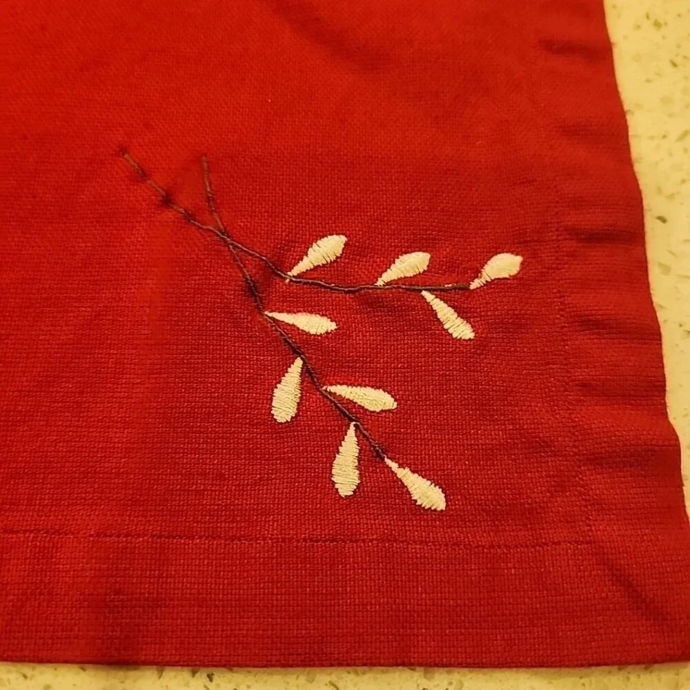 crate and barrel Holiday Laurel Cloth Naps Red Embroidered Set Of 6 19x19 Cotton